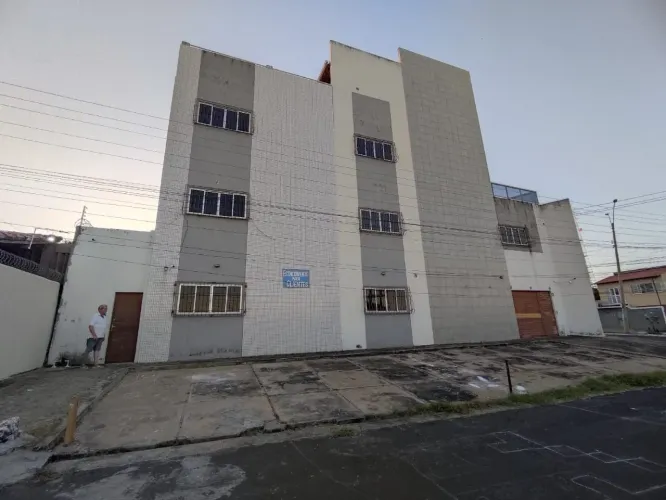 ALUGO OU VENDO PRÉDIO COMERCIAL
