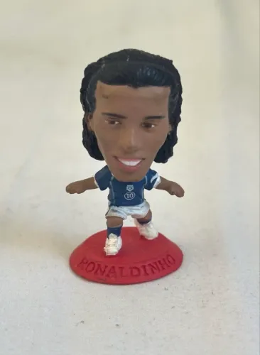 miniatura futebol - ronaldinho gaúcho - seleção brasileira