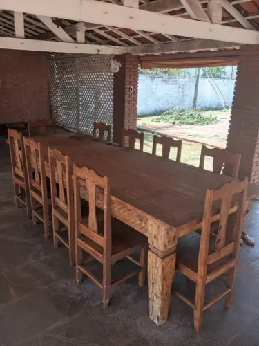 Mesa de Jantar - Madeira Maciça - Ótimo estado