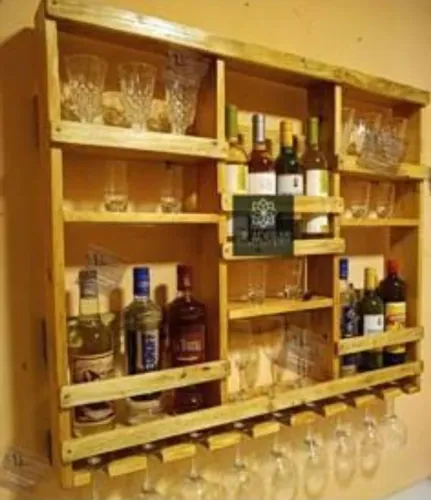 Revestimento em em restaurante e bar em palet externas e internas 