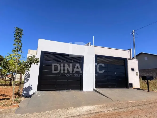 Casa à Venda em Firminópolis GO 2 Quartos, Suíte e Garagem para 4 Carros.