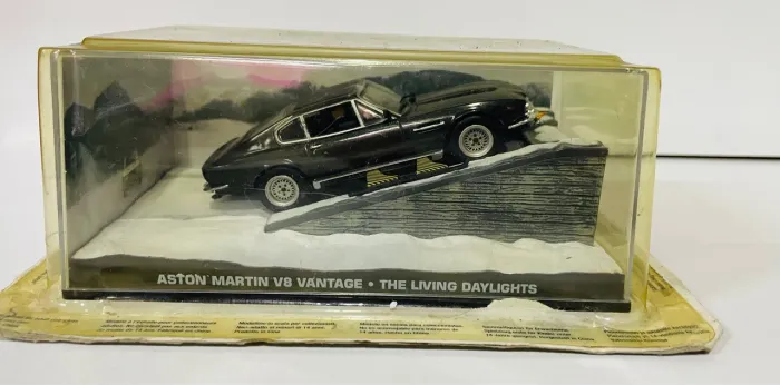 Miniatura Metal Aston Martin V8 Vantage - 007 - The Living Daylights 1/43