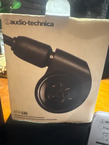 Phone Monitor de retorno Audio Technica ATH-E40 - profissional ear headphone