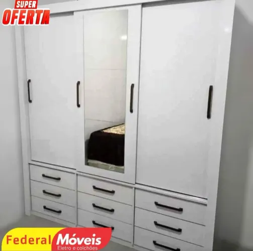 Guarda Roupa com 3 Portas de Correr, 9 Gavetas e Espelho - Organização Garantida!