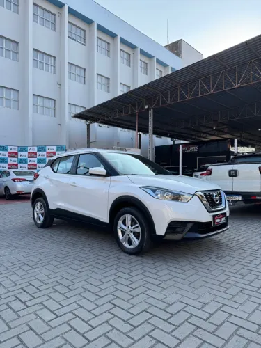 KICKS MUITO NOVO POUCO RODADO