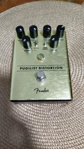 Pedal de Distorção Fender Pugilist