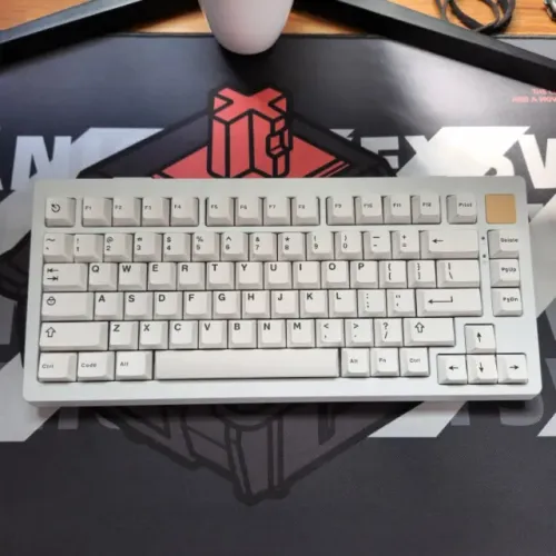 Teclado mecânico Kiiboom Moonshadow (semi custom)
