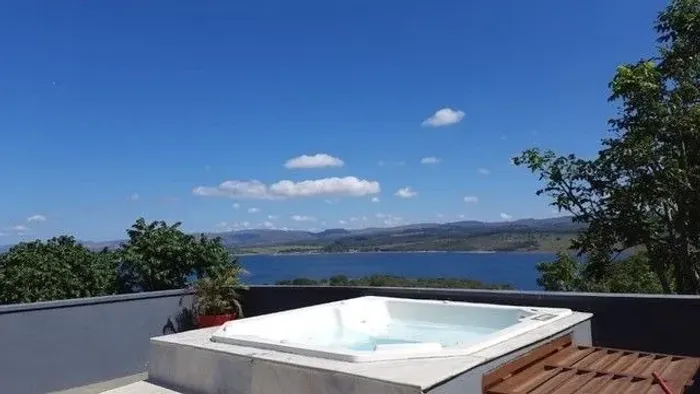 Oportunidade: Vendo Rancho às margens da maior represa de Furnas