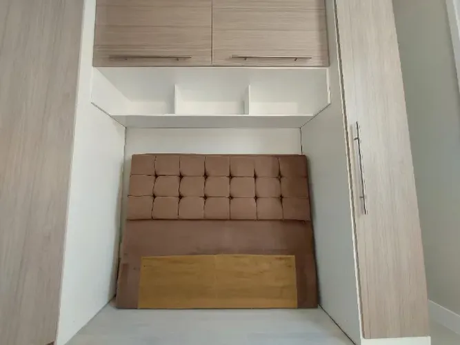 Cabeceira de cama de casal, semi nova.