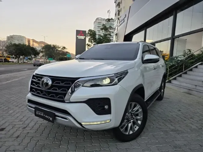 Toyota Hilux SW4 SRX 4X4 2.8 TDI 16V Dies. Aut. 2023