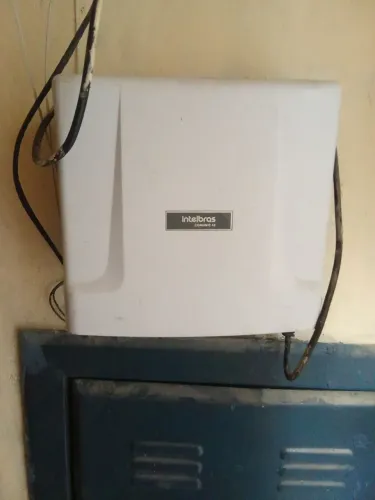 Central de alarme Intelbras comunica 48 completa.