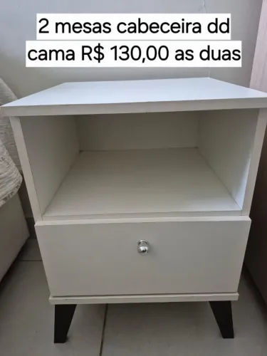 Mesas cabeceira, duas peças, com gaveta, funcional..
