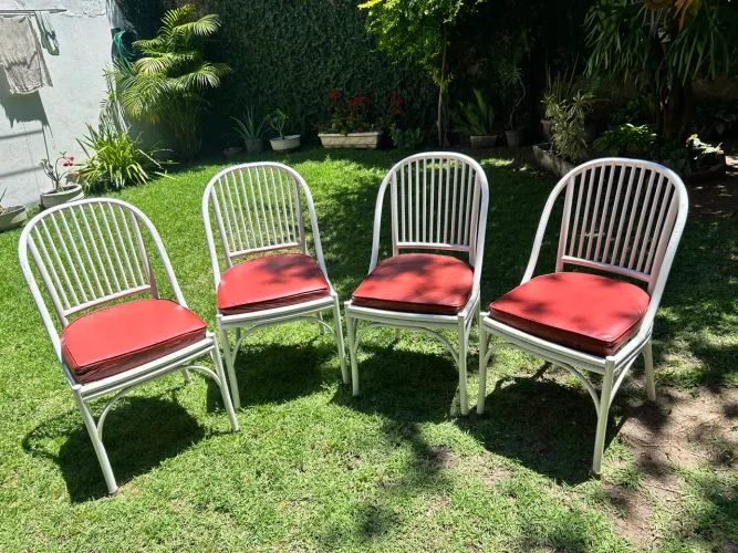Quatro cadeiras de alumínio 