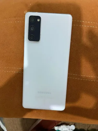 Smartphone s20e muito bom