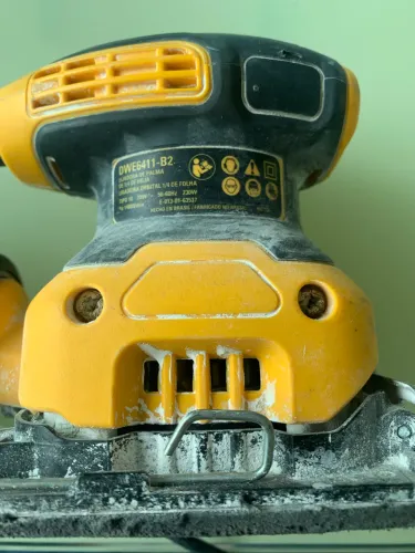 Lixadeira de parede DEWALT