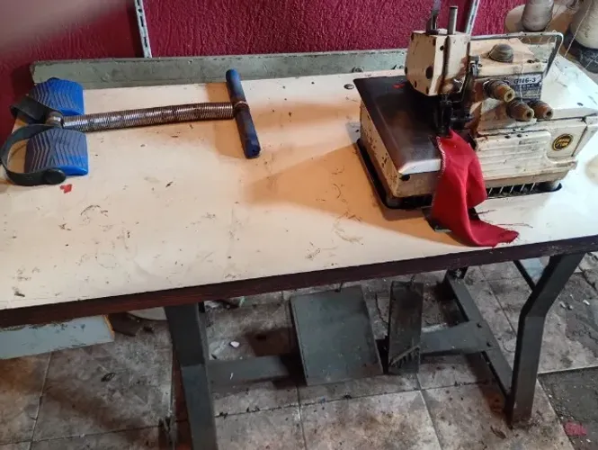 Máquina de Costura Overlock