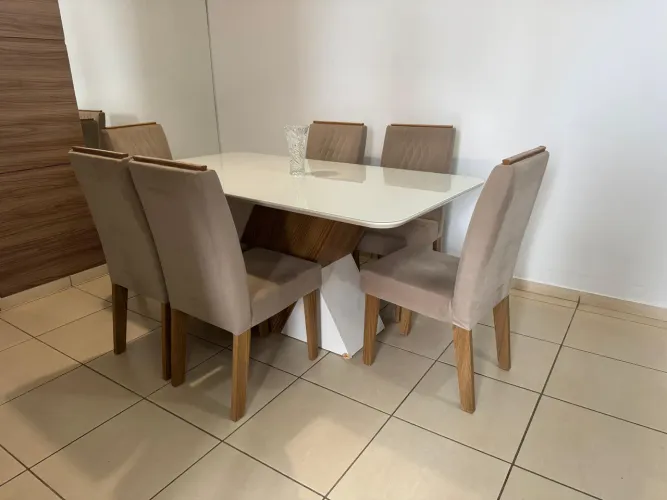 Mesa 6 cadeiras Bem conservada