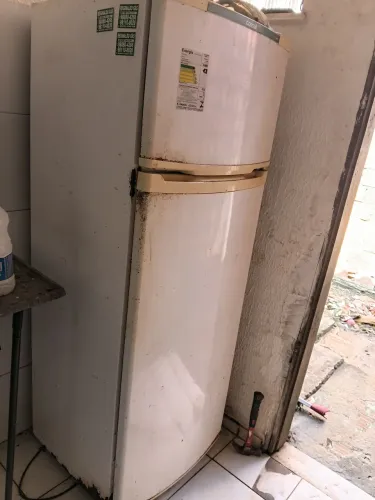 Vendo geladeira pra retirada de peças