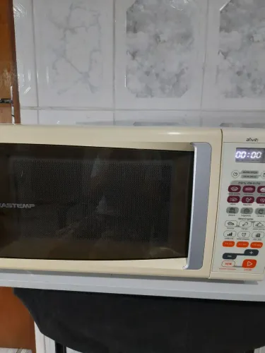 Micro-ondas BRASTEMP ative 30L 127v branco, ótimo estado de conservação, funcionando tudo