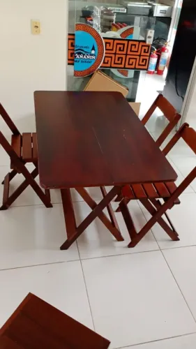 Mesa e três cadeiras nova 