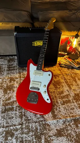 Zerada! Fender Jazzmaster Player II - Coral Red
