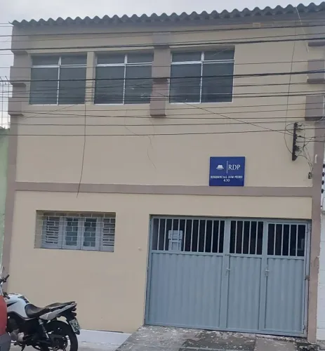 Alugo casa 2/4 com suíte no Prado