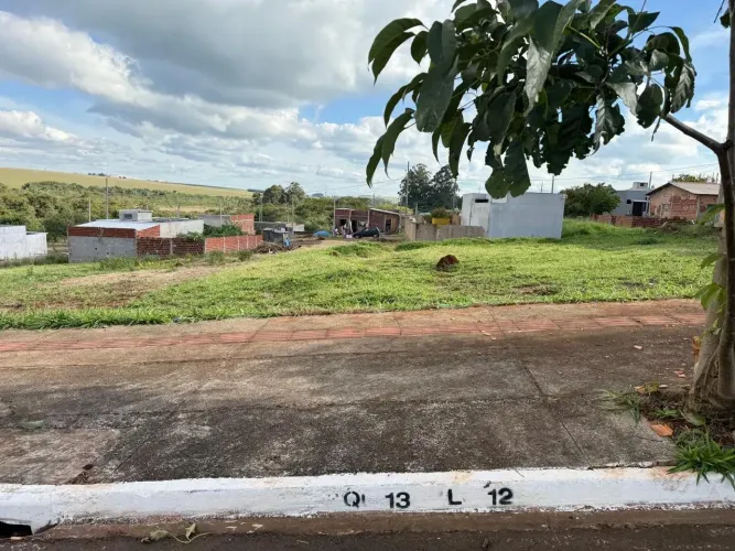 Imóvel para venda tem 300 metros quadrados em Jardim Santa Rosa - Campo Mourão - PR