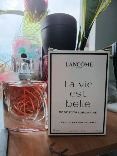 Perfume La Vie est belle