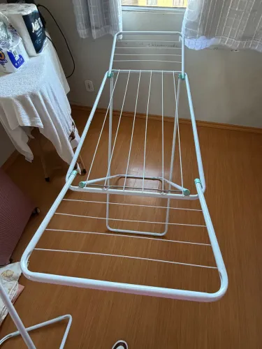 Varal dobrável de chão