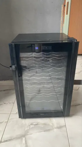 Vendo Adega funcionando perfeitamente
