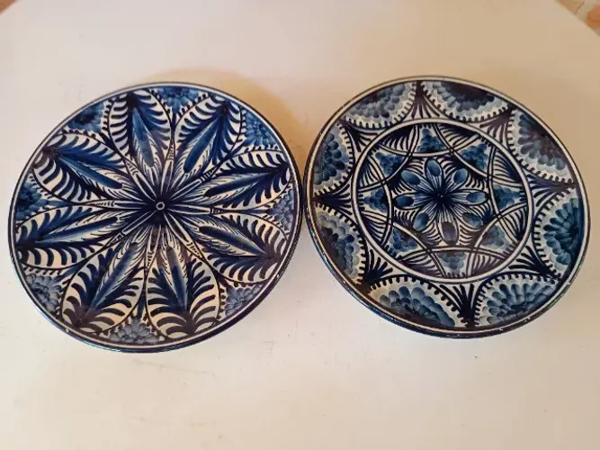 Par de Pratos Decorativos de Parede em Cerâmica Estilo Espanhol - 26cm