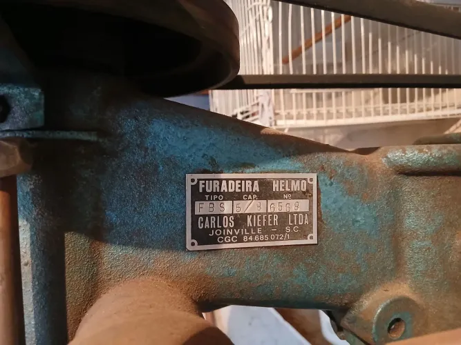Furadeira de bancada Helmo