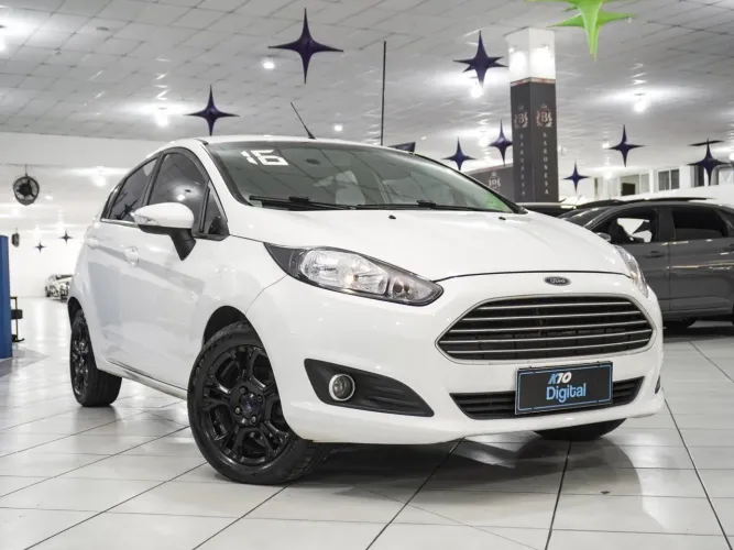 Ford Fiesta 1.6 SE Hatch 16V Flex 4P Powershift 2016