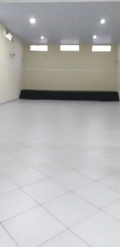 Alugo Salão para Fins Comerciais.