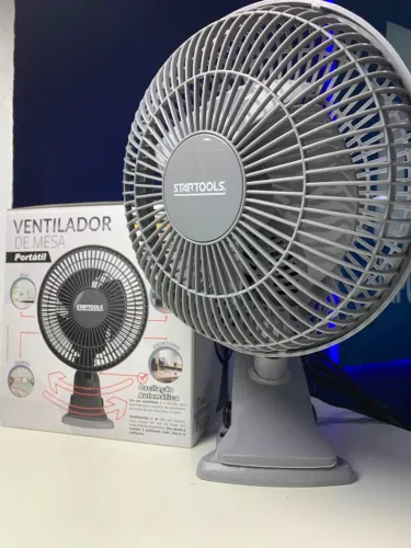 Ventilador de Mesa Portátil Startools 220V com Oscilação Automática e Base Prendedor Cinza