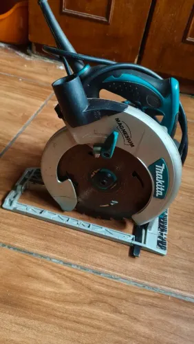 Makita 5008MG 220v 1800w