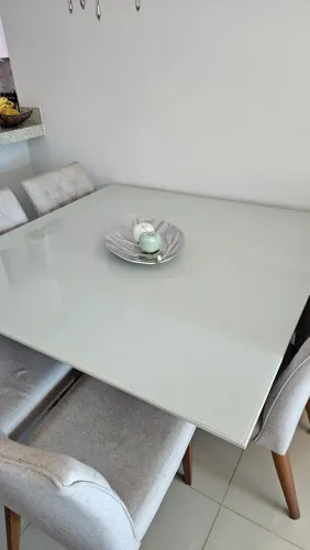 Mesa de Jantar 6 lugares nova 1,40x1,40 tampo vidro e base + cadeiras.