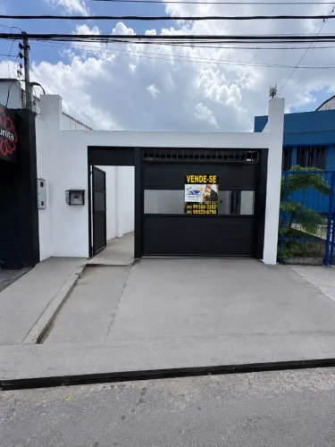 Casa Comercial ou Residencial 180m² c/ 5 Quartos sendo 2 Suítes na Avenida Silves