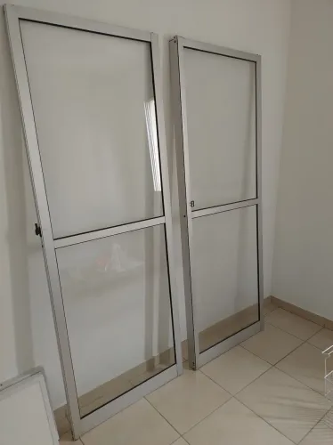 Porta de alumínio dupla folha 