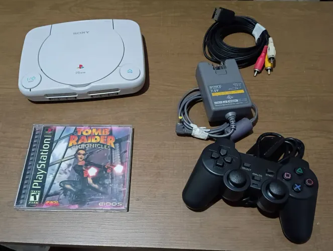 PlayStation 1 Baby Completo + Controle Novo + Tomb Raider - R$ 360