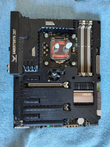 Placa Mãe ASUS SABERTOOTH Z87 DEFEITO