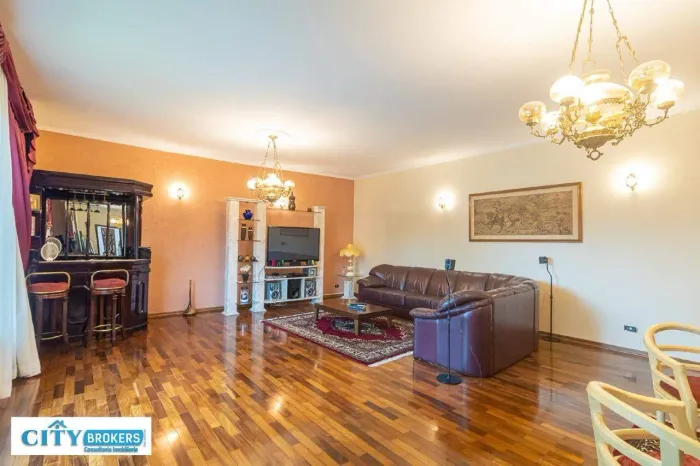 Casa residencial em Guarulhos (Vila Rosália) | 5 quartos (4 suítes) | piscina, sauna e áre