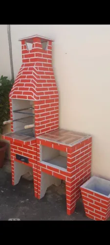 Churrasqueira com balcão + lixeira de brinde ?