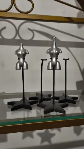 Lote com 4 suportes para SEGUNDOS LOOKS de BRATZ