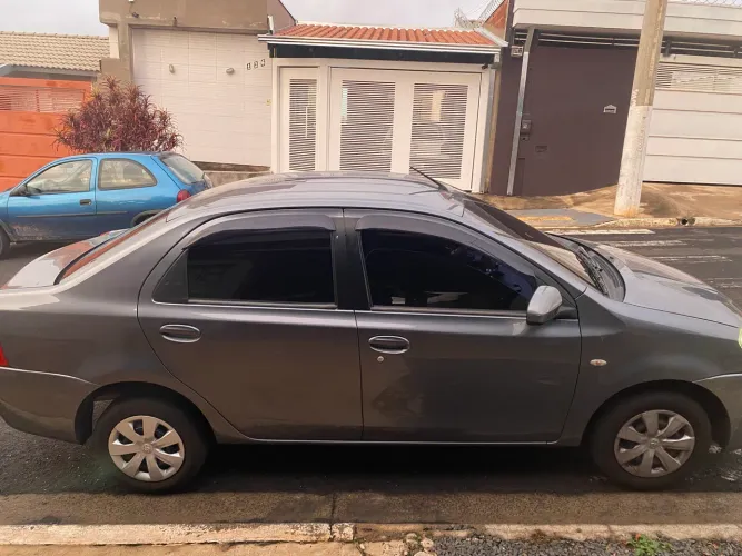Toyota Etios XS Sedan 1.5 Flex 16V 4P Mec. 2014