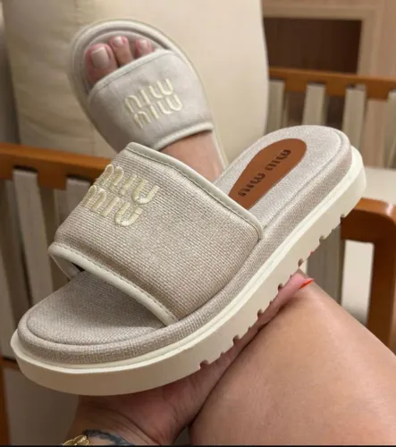 Sandalia feminina conforto e estilo