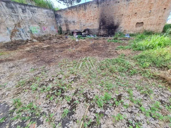 Vendo lote em Itaúna com ótima localização!