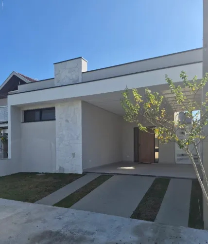 Casa térrea em condominio fechado