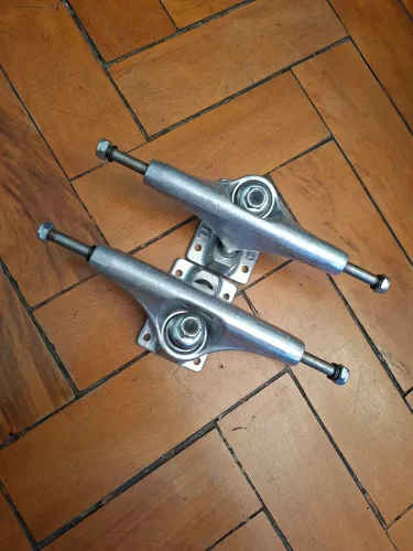 2 Trucks Skate Crail Novo Nunca Usado Par de Trucks