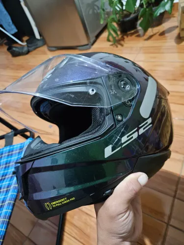 Vendo capacete Ls2 camaleão muito bem conservado
